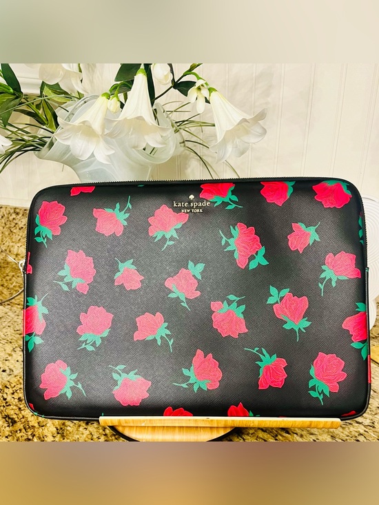 kate spade Handbags - NWOT Kate Spade New York Madison Rose Toss Printed Laptop Sleeve